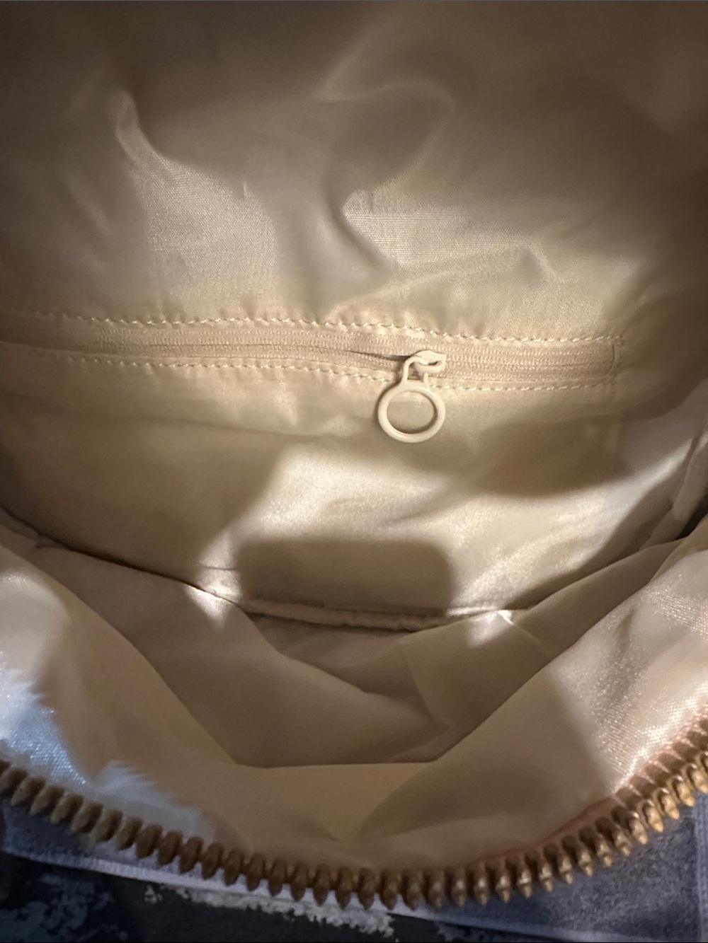 Stylish Pink Marble Crossbody Bag with Gold Zippers - Picture 2 of 4